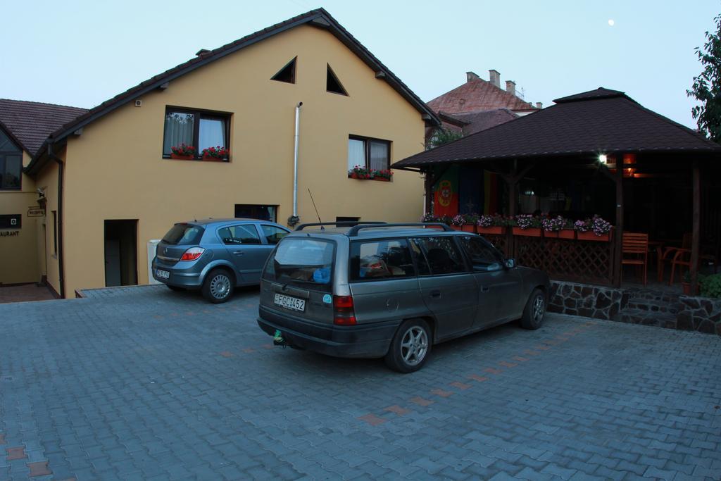Pensiunea Blanca Reghin Exteriör bild